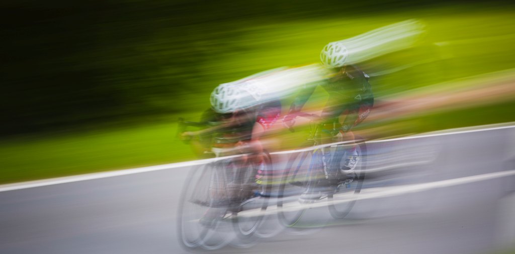 bikers sprinting 1024x506