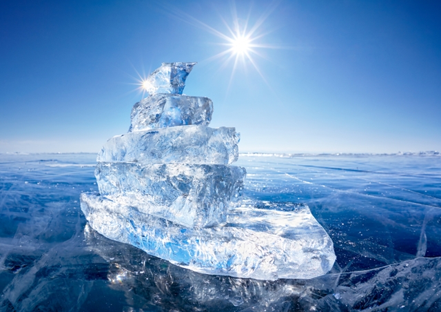 ice-yacht-dreamstime m 38341110