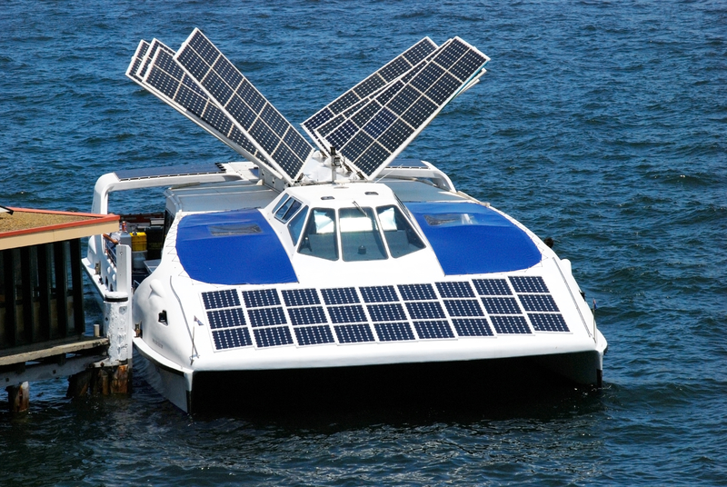solar boat dreamstime s 3929837